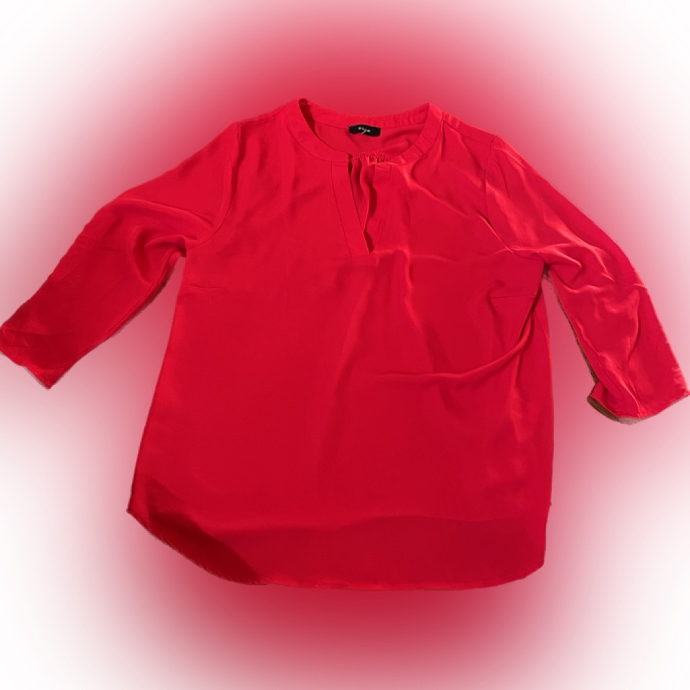 Dice Red blouse quarter sleeve with button up tabs size large V Neck polyester